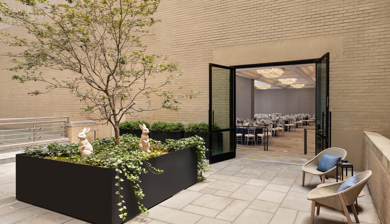 An outdoor garden area of a meeting room at Park Lane New York.